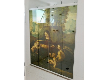 PELÍCULA ADESIVA PARA BOX OU VIDRO ESTAMPA 3D - OBRA A VIRGEM DAS ROCHAS DE LEONARDO DA VINCI 